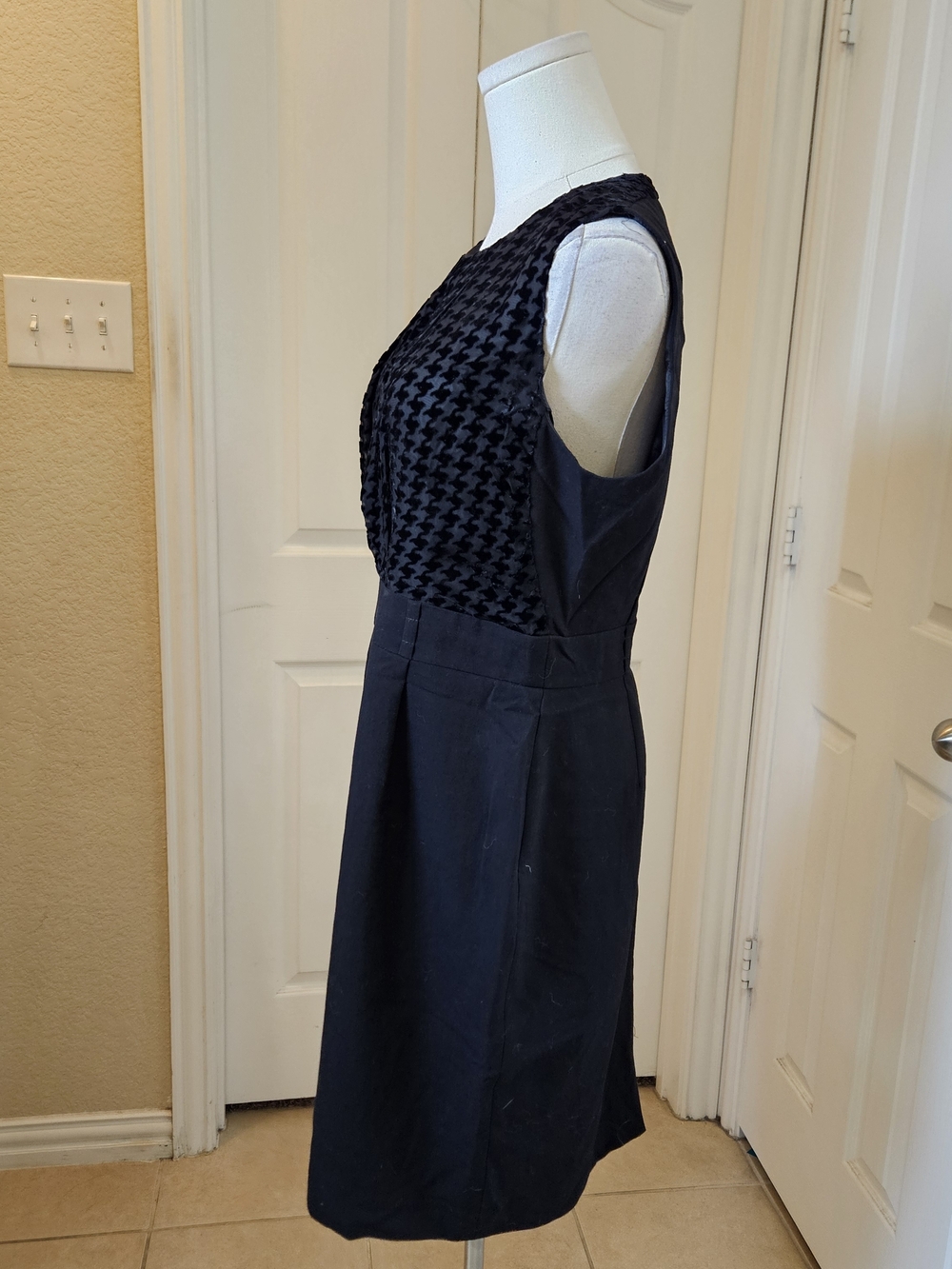 Calvin Klein Black Textured Fit & Flare Dress – Size 8 - Picture 6 of 11